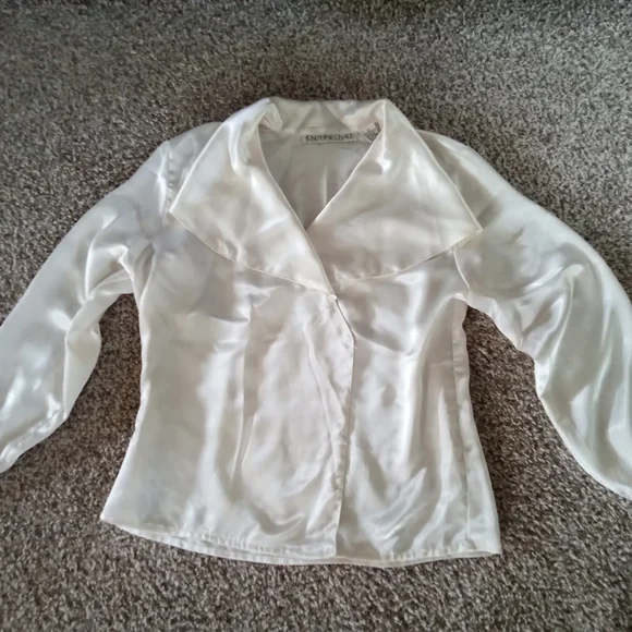 Women's Josephine Chaus blouse - Picture 9 of 10